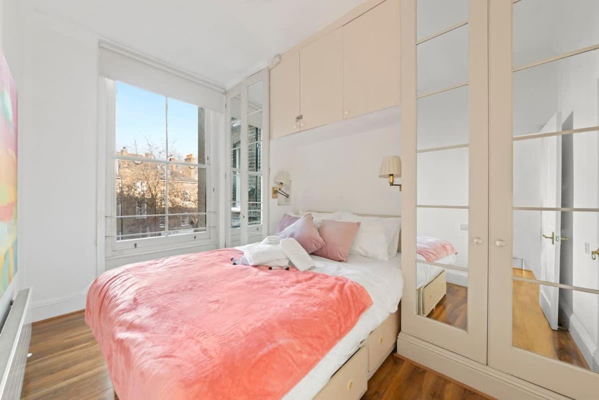 Sg, Classic Knightsbridge Loft Apartment London